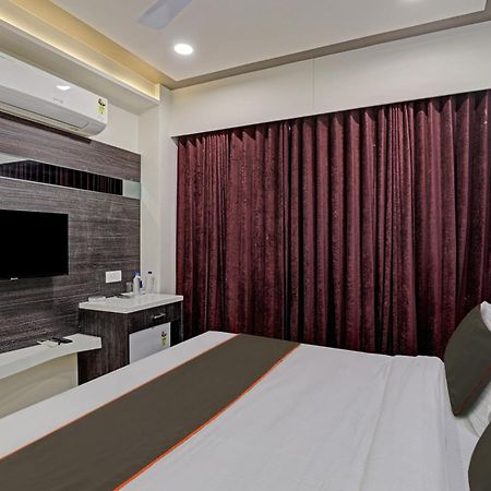 Collection O Alpha One Hotel Ахмедабад Екстериор снимка