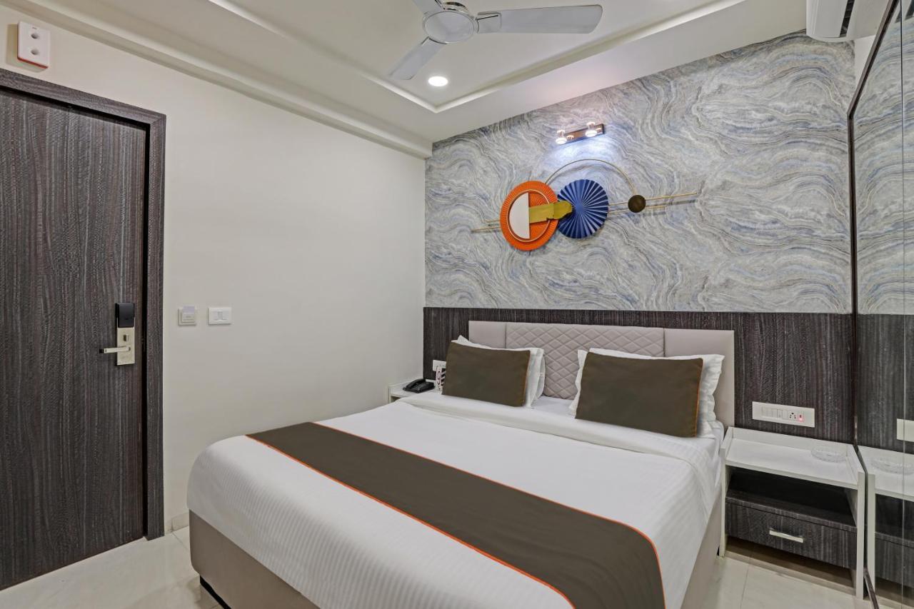 Collection O Alpha One Hotel Ахмедабад Екстериор снимка