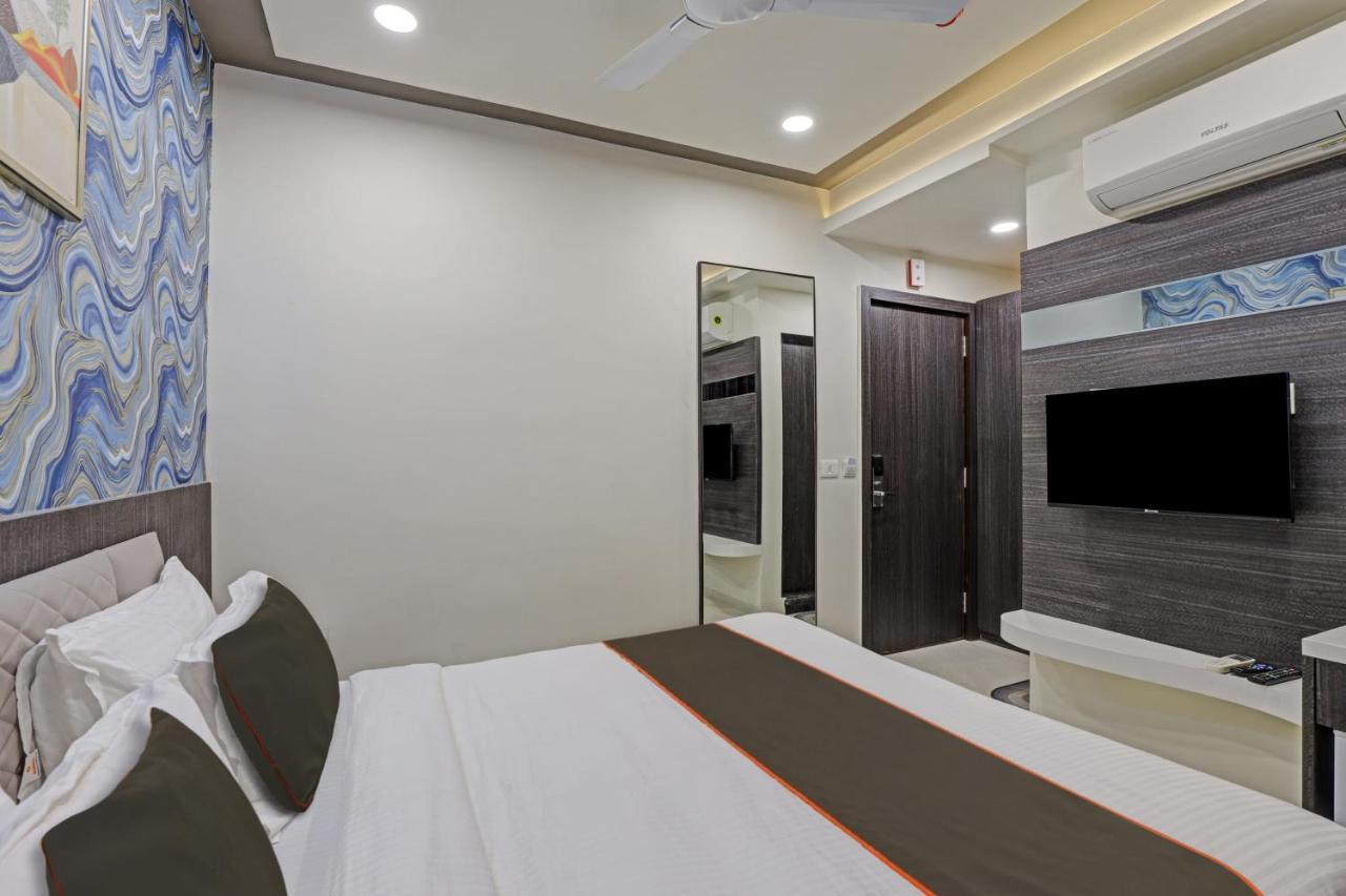 Collection O Alpha One Hotel Ахмедабад Екстериор снимка