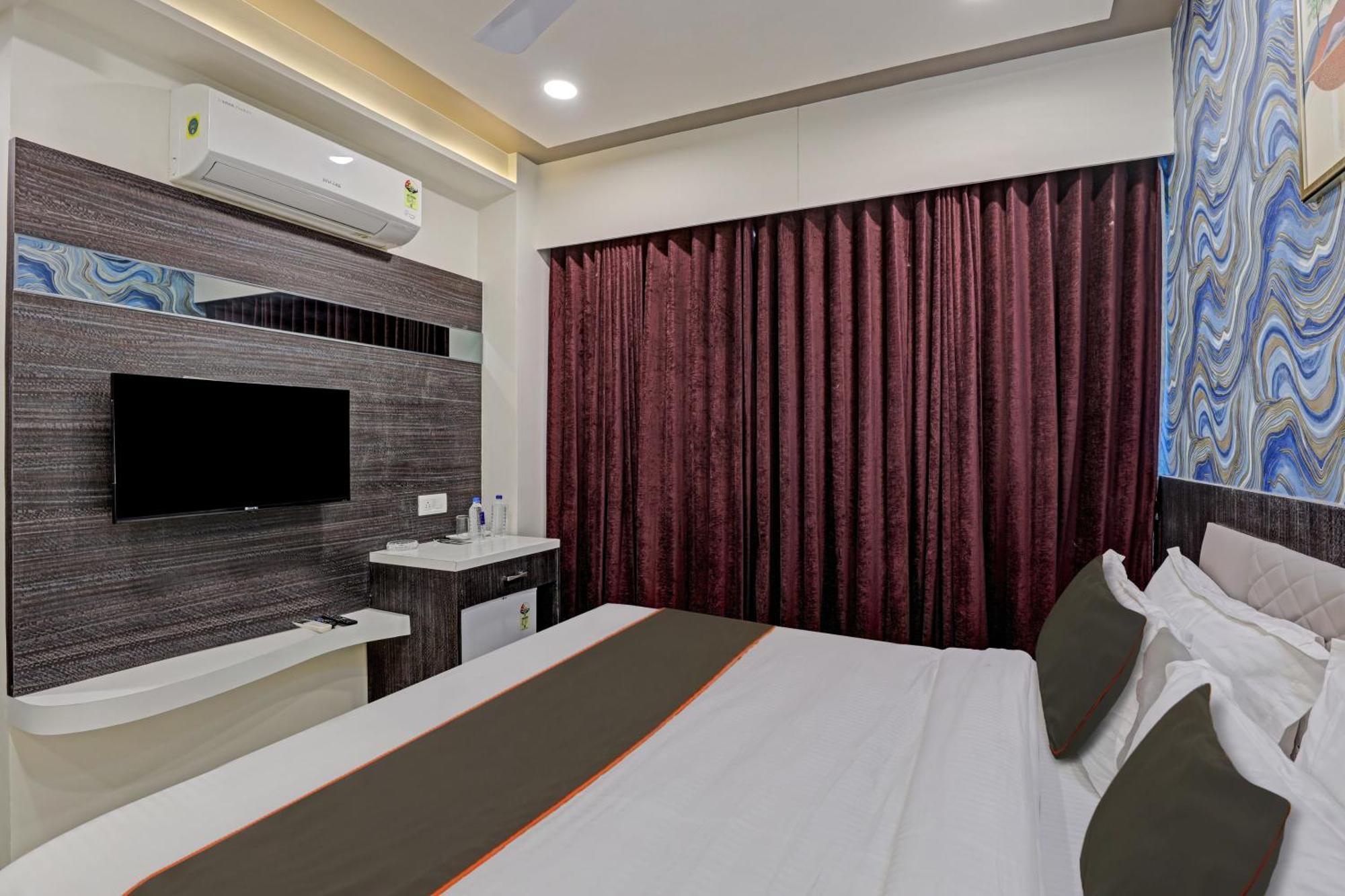 Collection O Alpha One Hotel Ахмедабад Екстериор снимка