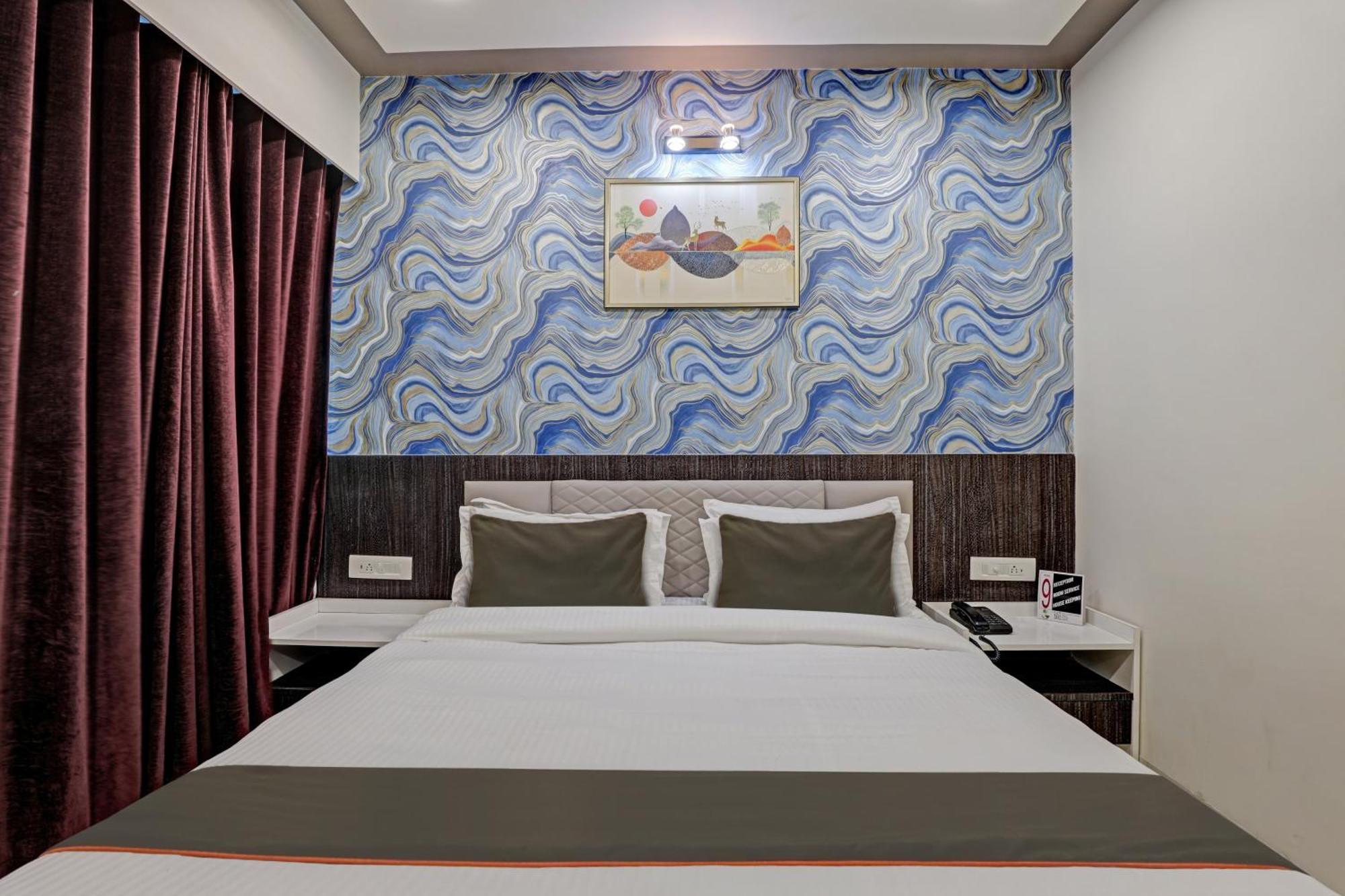 Collection O Alpha One Hotel Ахмедабад Екстериор снимка