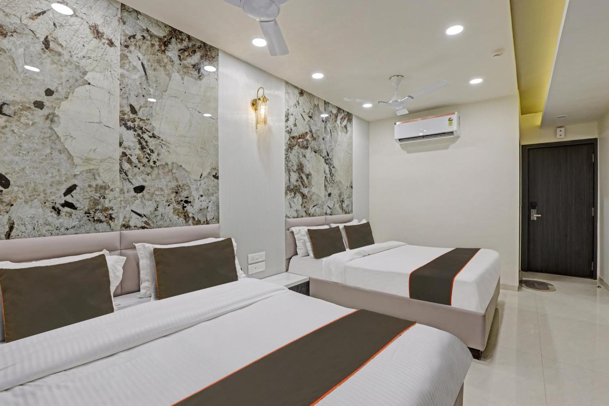 Collection O Alpha One Hotel Ахмедабад Екстериор снимка