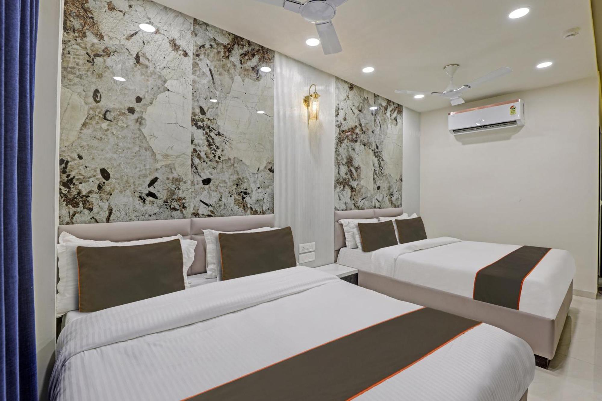 Collection O Alpha One Hotel Ахмедабад Екстериор снимка